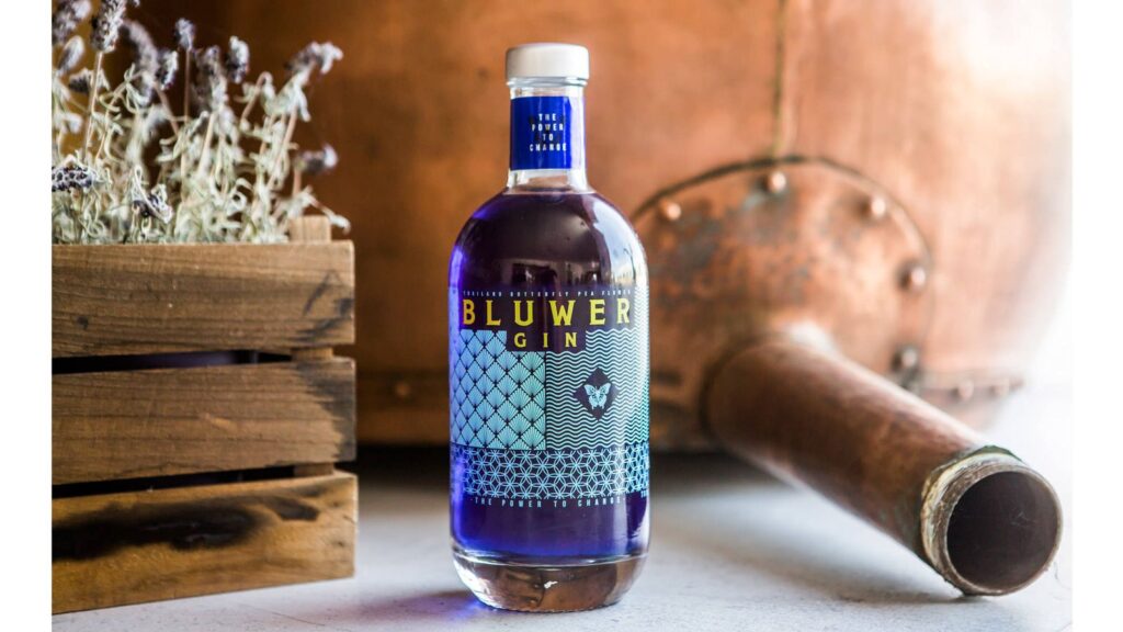 Bluwer: la ginebra que cambia de color