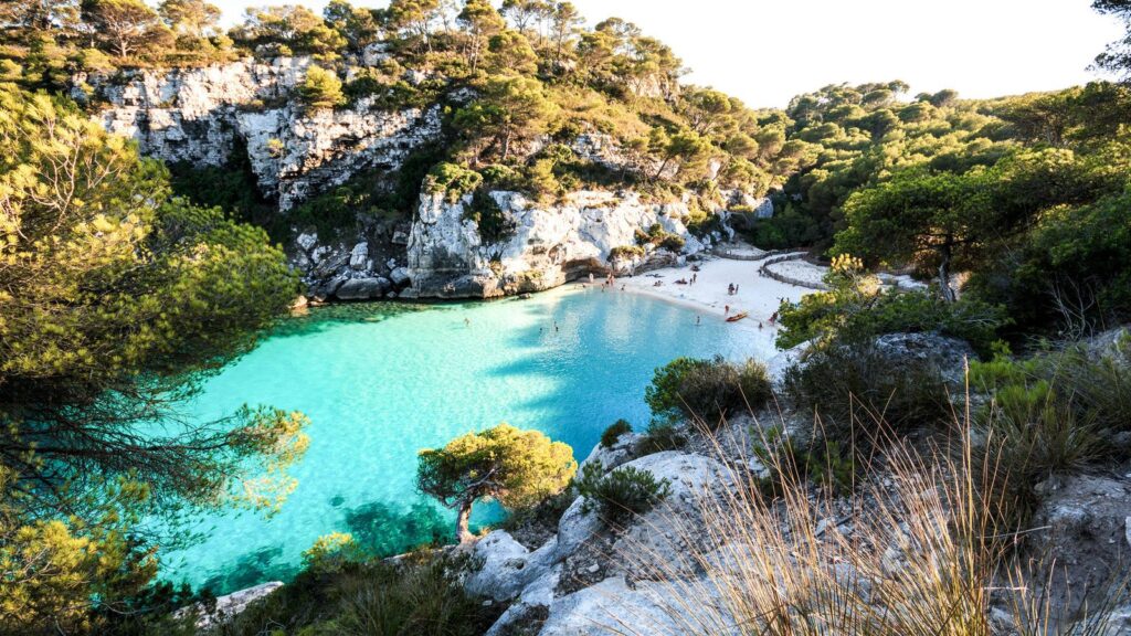 Diez playas y calas (casi desiertas) para perderse en Baleares