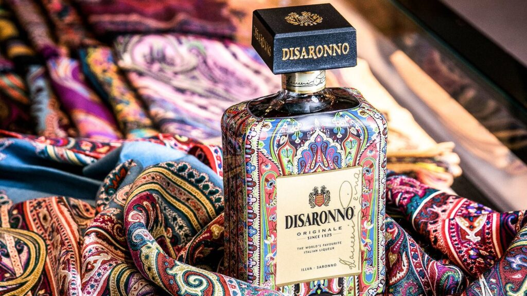 Disaronno Wears Etro, un licor al servicio de la moda