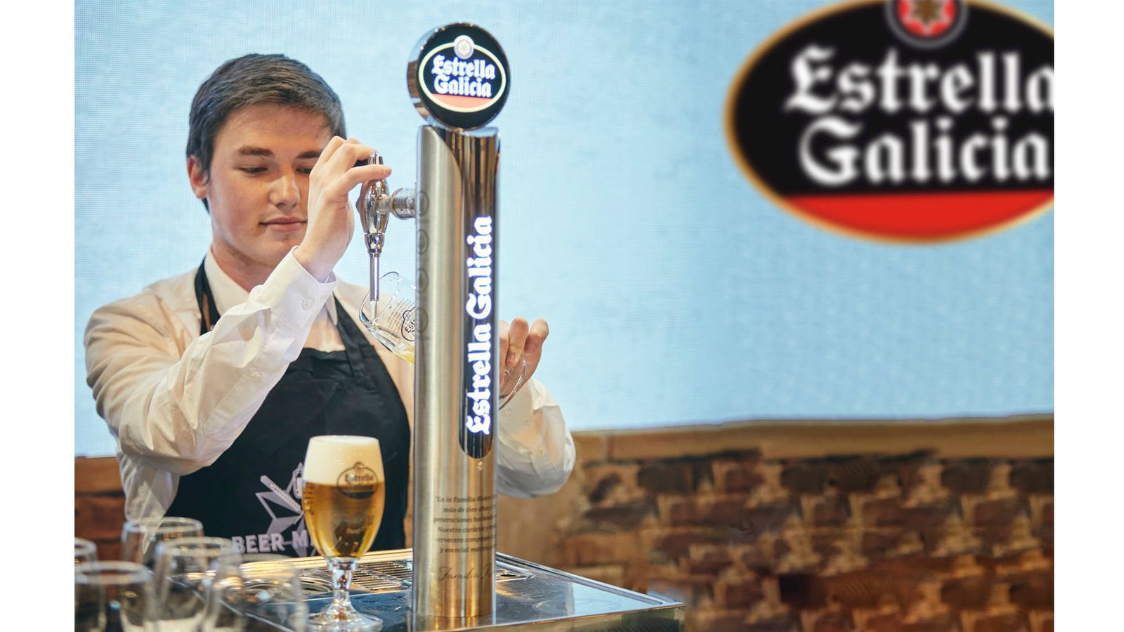 El joven que se ha convertido en el mejor tirador de cerveza de España