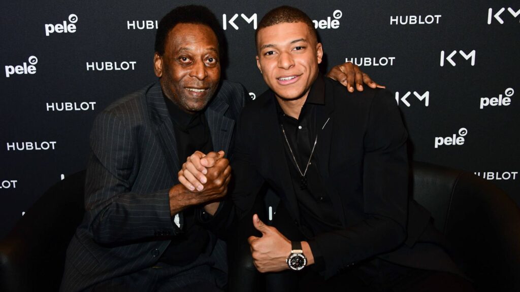 Pelé y Kylian Mbappé en un encuentro para la marca de relojes Hublot.