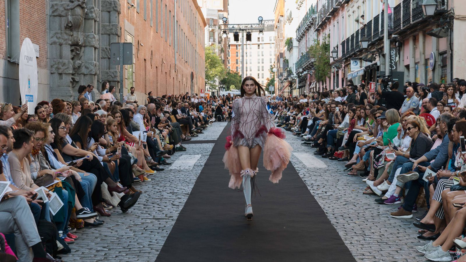 La moda desfila en la calle