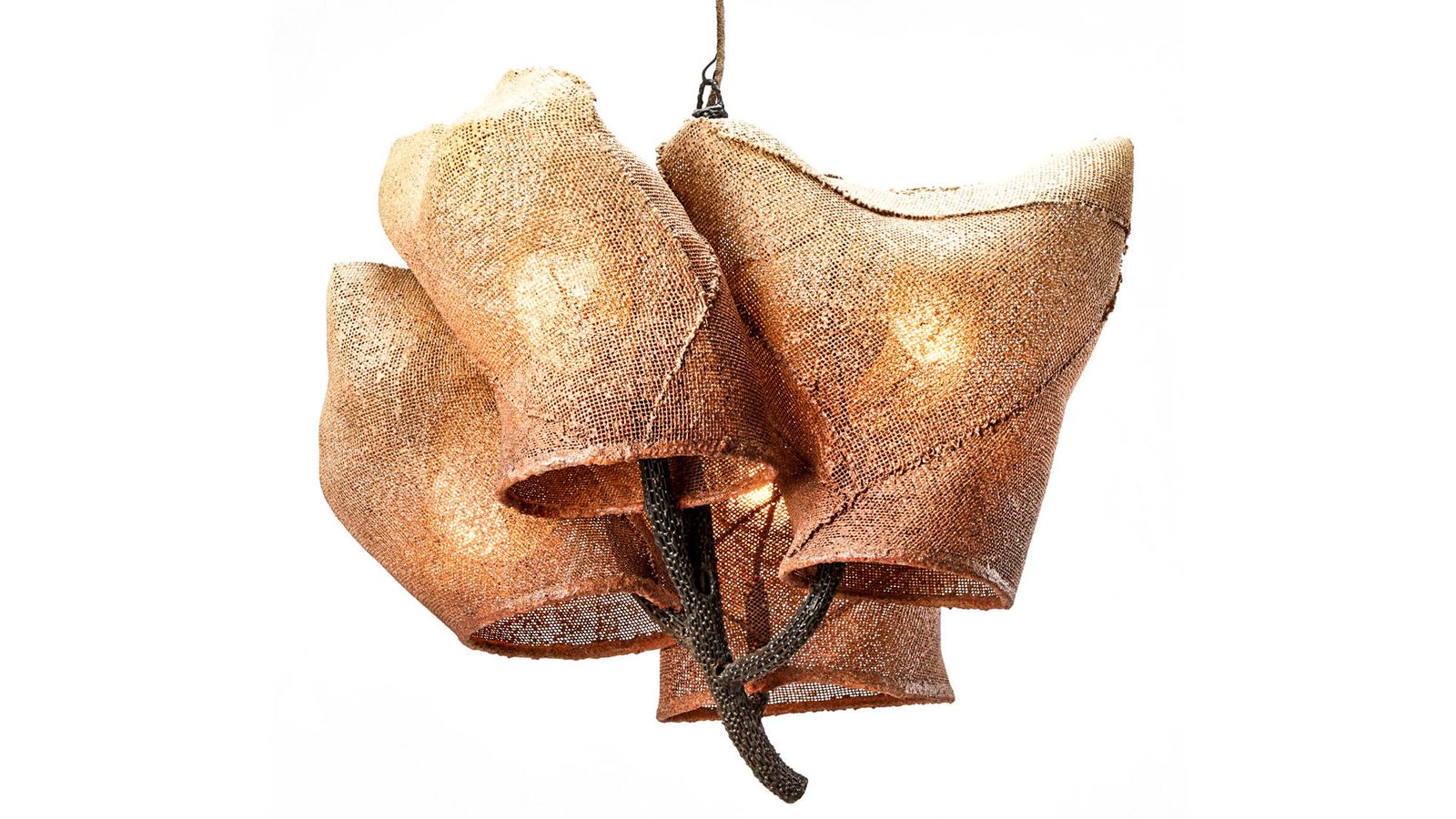 Nacho Carbonell brilla con su colección de ‘lámparas capullo’ en Nueva York