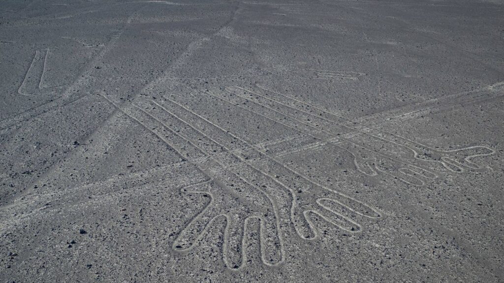 'Nasca. Buscando huellas en el desierto': los enigmas del antiguo Perú