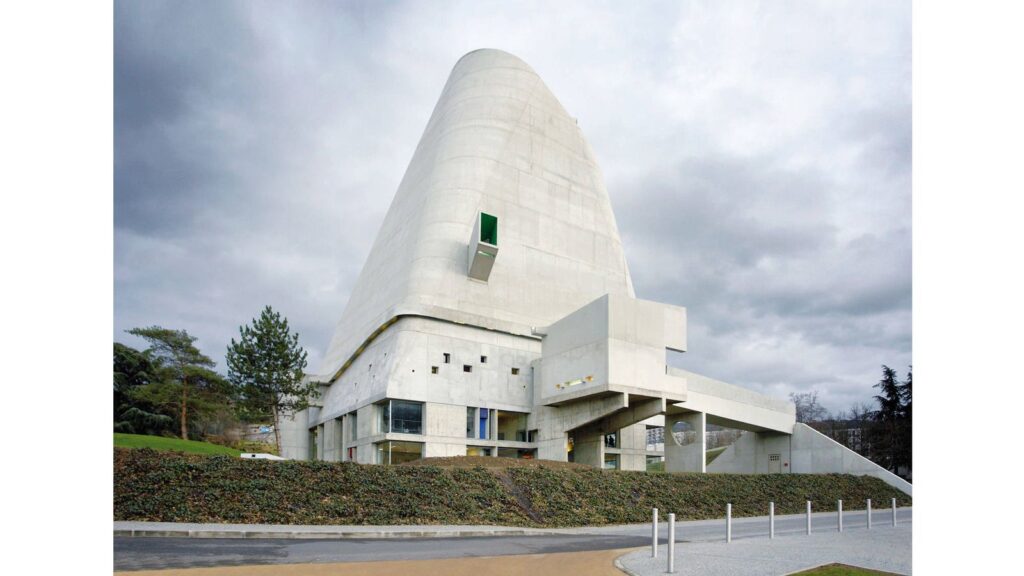 Visitamos la gran obra de Le Corbusier, la iglesia de Saint-Pierre