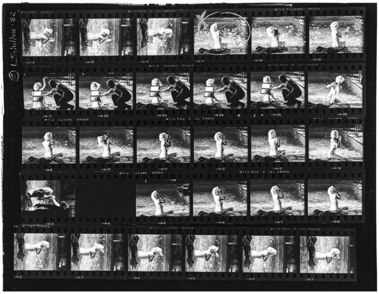 Hoja de contactos con los negativos de la secuencia de fotos tomadas por Schiller durante el rodaje de Something’s Got to Give, en 1962.