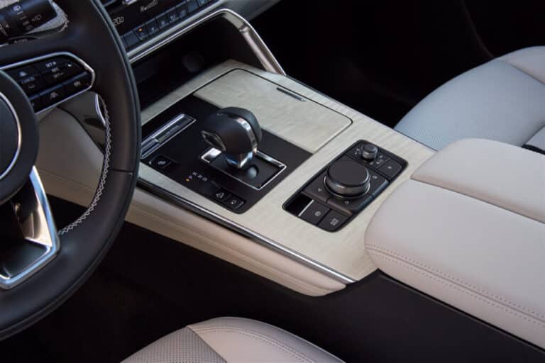 Mazda combina en sus interiores la tradición artesanal con la arquitectura y versatilidad propias de un SUV.