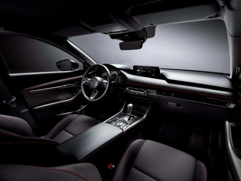 El nuevo Mazda3 cuenta con un eje centrado en el conductor que se extiende a lo largo del interior para generar una mayor sensación de confort y seguridad.