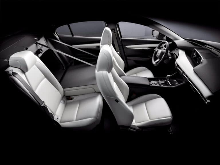 El espacioso interior del nuevo Mazda3.