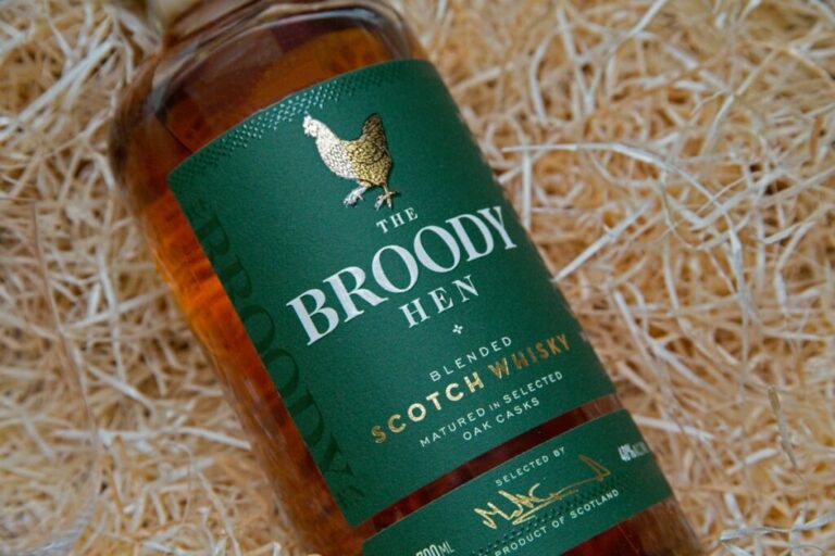  Blended Scotch Whisky, una de las variedades de la nueva gama de Broody Hen.