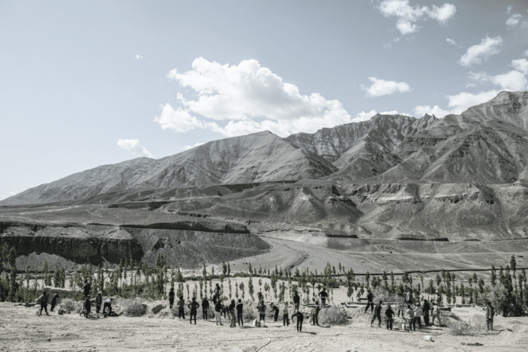 Uno de los proyectos laureados por Rolex, en el que Sonam Wangchuk ha creado una red de glaciares artificiales cónicos para hacer fértil el desierto.