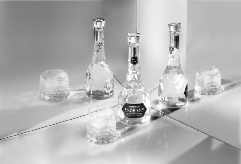 El brandy Torres Alta Luz es la última apuesta de Torres Brandy por elaborar un destilado cristalino de gran potencia aromática.