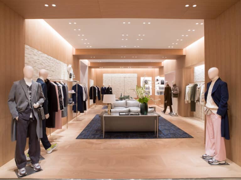 Espacio destinado a exhibir las colecciones de Dior Men en la boutique de la avenida Montagine.