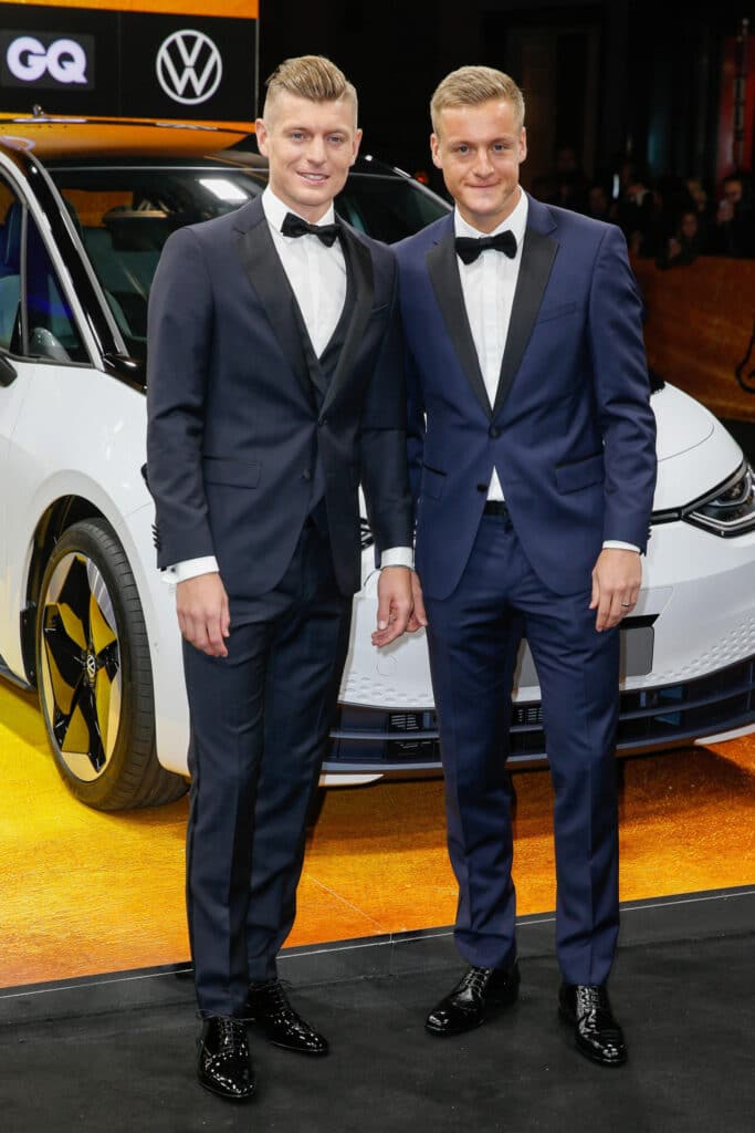 Toni Kroos y su hermano, Felix Kroos en 2019