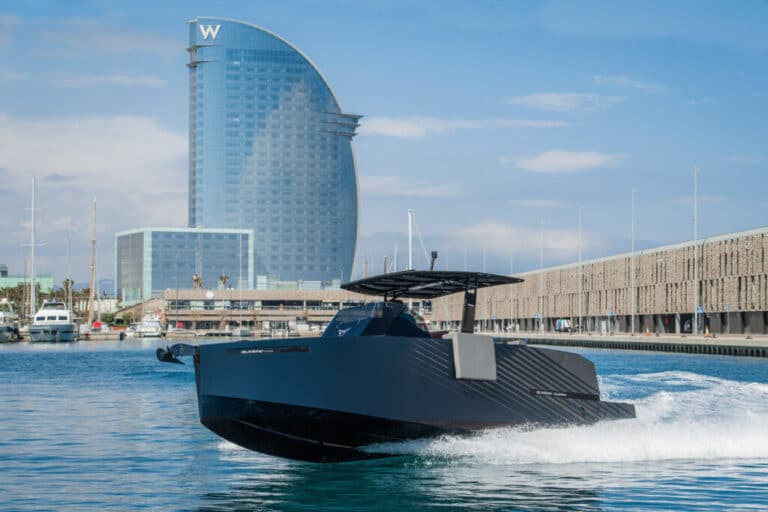 El yate De Antonio Yachts-Cupra D28 Formentor e-Hybrid.