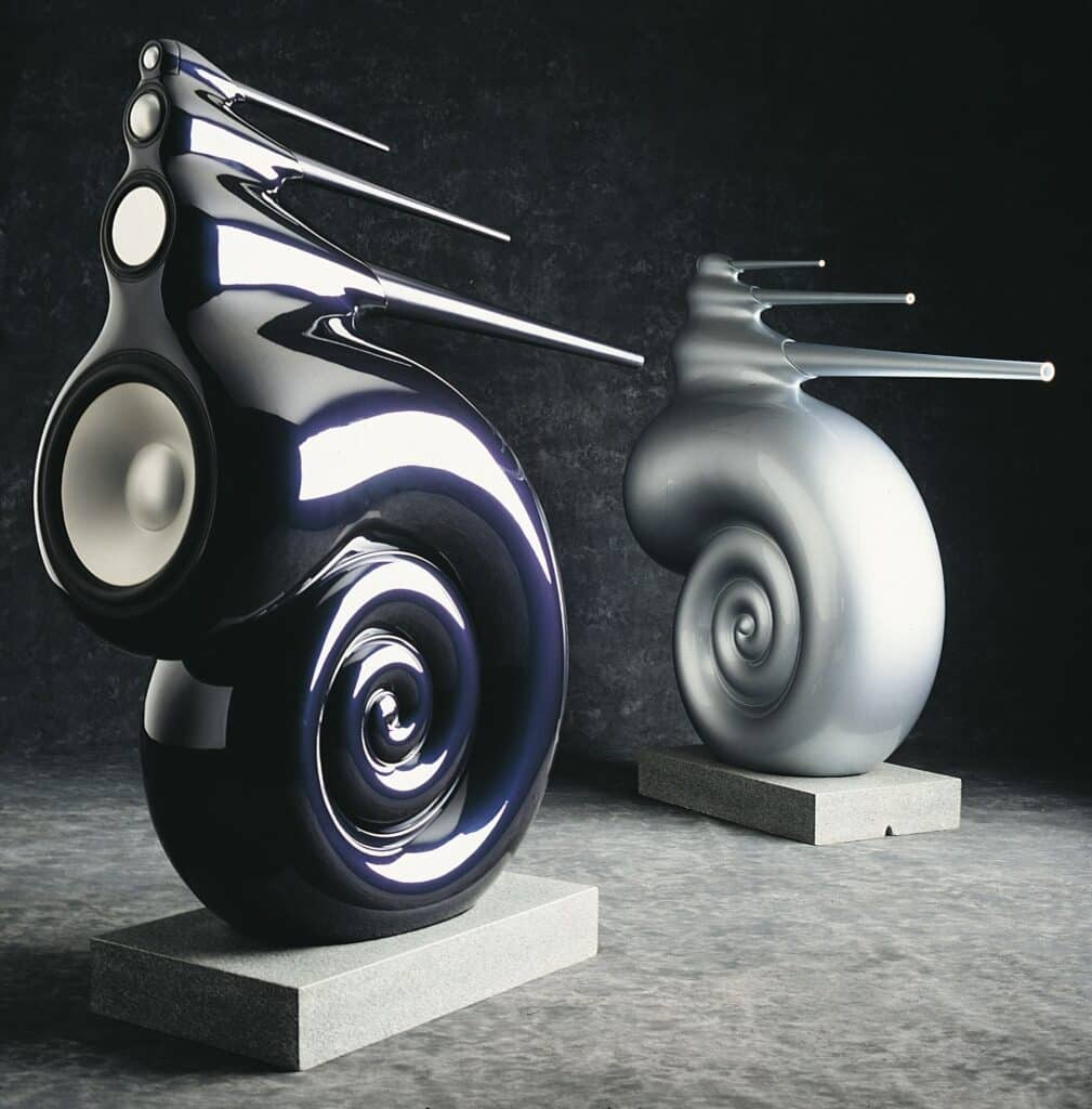 High-Nautilus-Midnight-Blue-and-Silver-Beauty de Bowers & Wilkins 