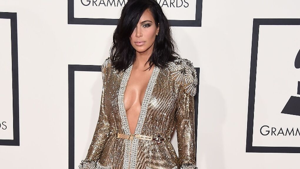 Kim Kardashian se maquilla el pecho: hazlo tú también en 6 pasos