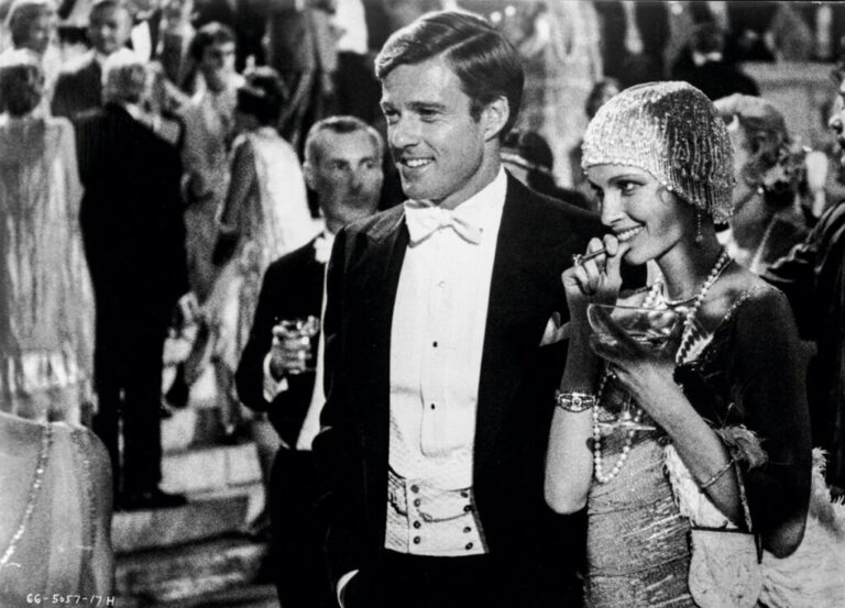 Rober Redford, en el papel de Gatsby, y Mia Farrow protagonizaron la versión cinematográfica, la tercera, filmada por Jack Clayton en 1974.