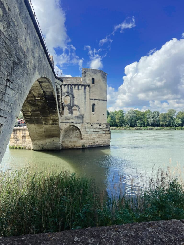 Puente Saint-Bénézet en Avignon. Forma parte de la ruta Secretos del río Ródano de Riverside Ravel.
