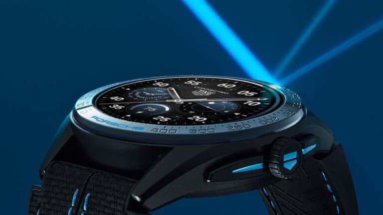 Los usuarios del reloj que posean un modelo de Porsche compatible podra?n conectar su reloj a su coche y ver la informacio?n mostrada en la esfera del reloj.