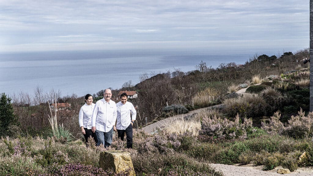 Tres generaciones de chefs españoles reinterpretan los códigos de la vanguardia gastronómica