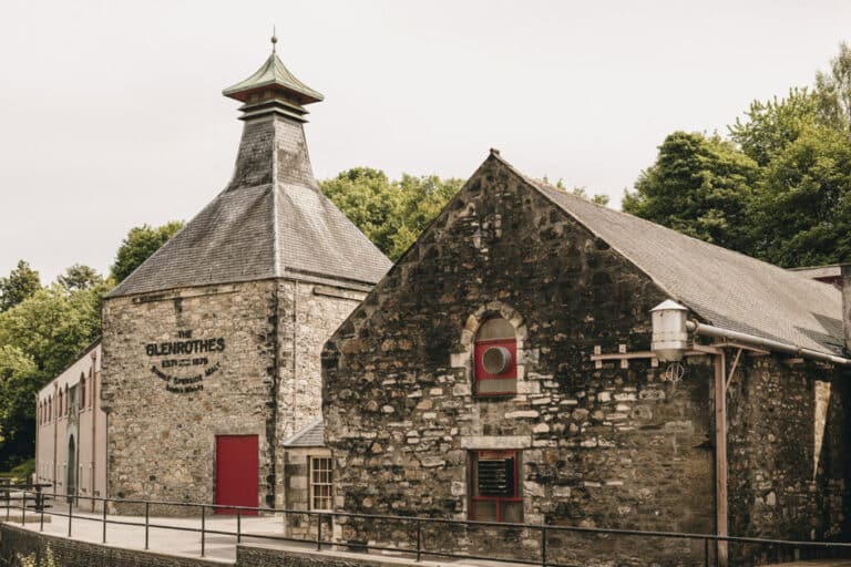 La destilería The Glenrothes, ubicada junto al río Spey, en la ciudad de Rothes, Escocia.