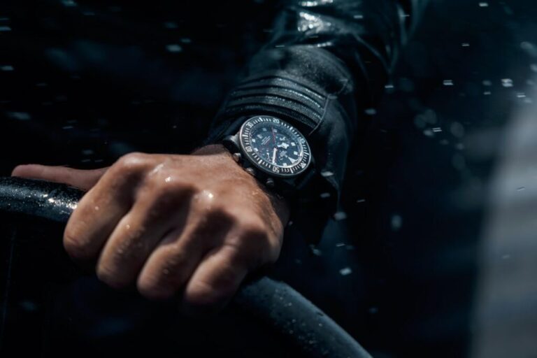 TUDOR y Alinghi Red Bull Racing desafían los límites tradicionales de la relojería en este nuevo ejemplar que cuenta con de carbono de 43 mm de diámetro con hermeticidad de hasta 200 metros. 