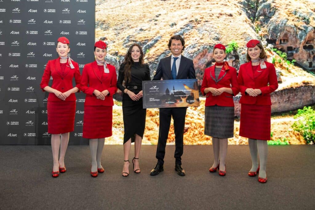 Turkish Airlines celebra su 40 aniversario conectando España y Turquía en un evento en Madrid.