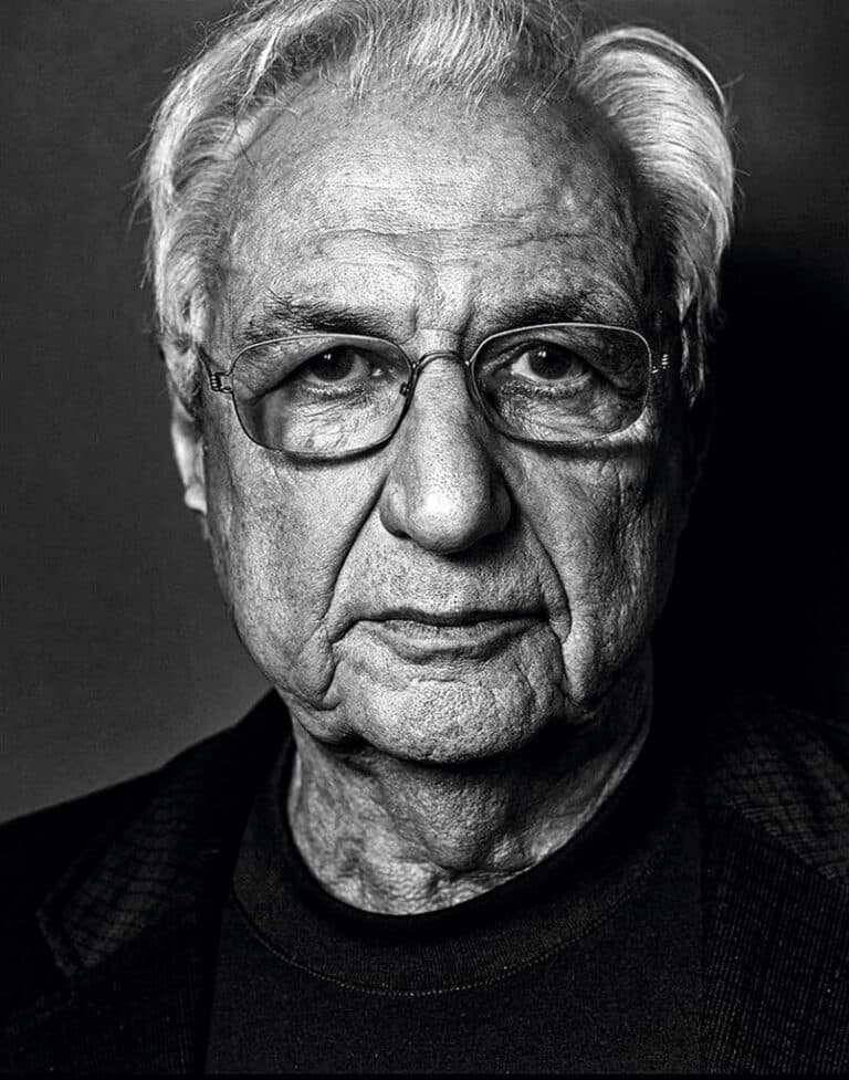 Frank Gehry recibió el premio Pritzker de Arquitectura en 1989 y el Príncipe de Asturias de las Artes en 2014, entre otros muchos galardones a lo largo de su carrera.