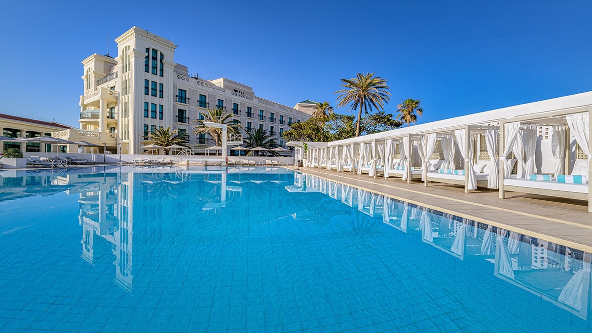 Seis asombrosas piscinas de hotel en España y Portugal para desconectar antes de septiembre