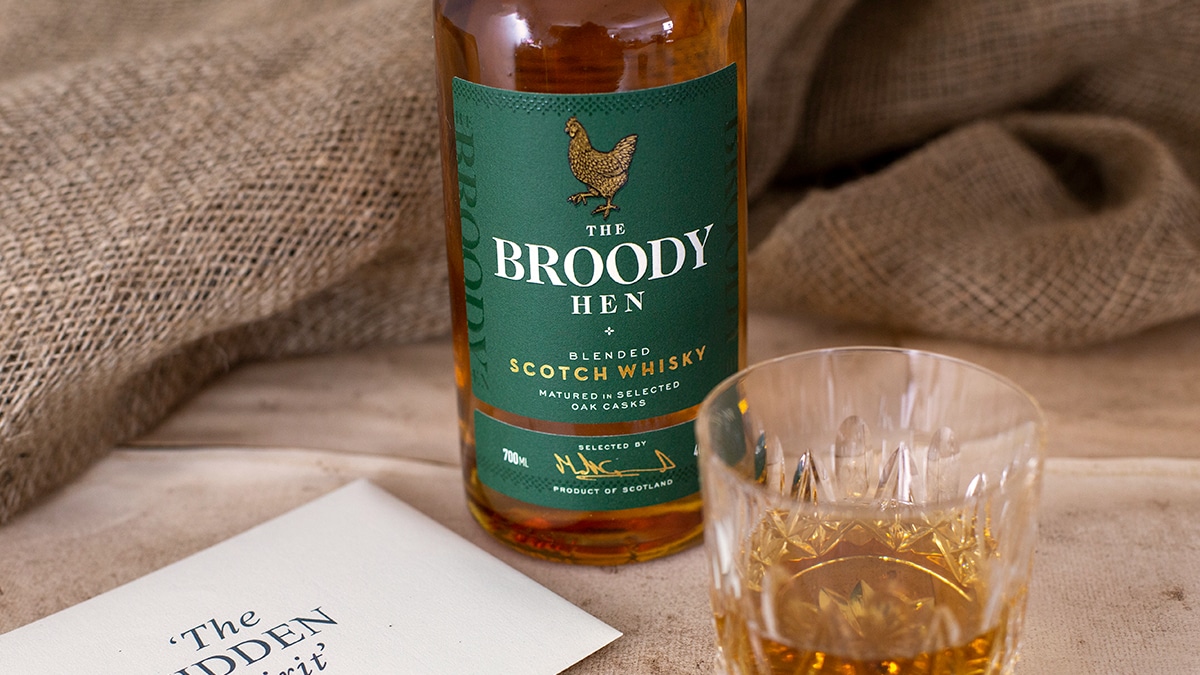 Llega a España The Broody Hen, un nuevo whisky inspirado en la Escocia del siglo XVII