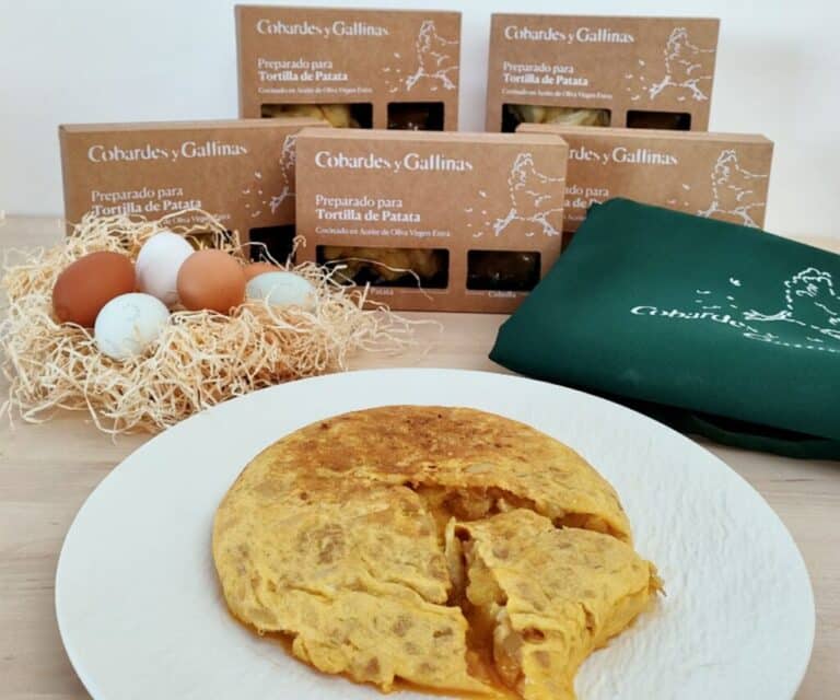 La nueva tortilla de Cobardes y Gallinas tiene la esencia de las elaboradas en casa, siempre con huevos de una calidad excelente. 