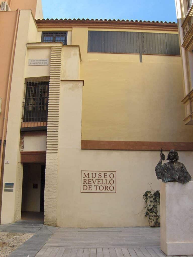 Entrada del Museo Revello de Toro.