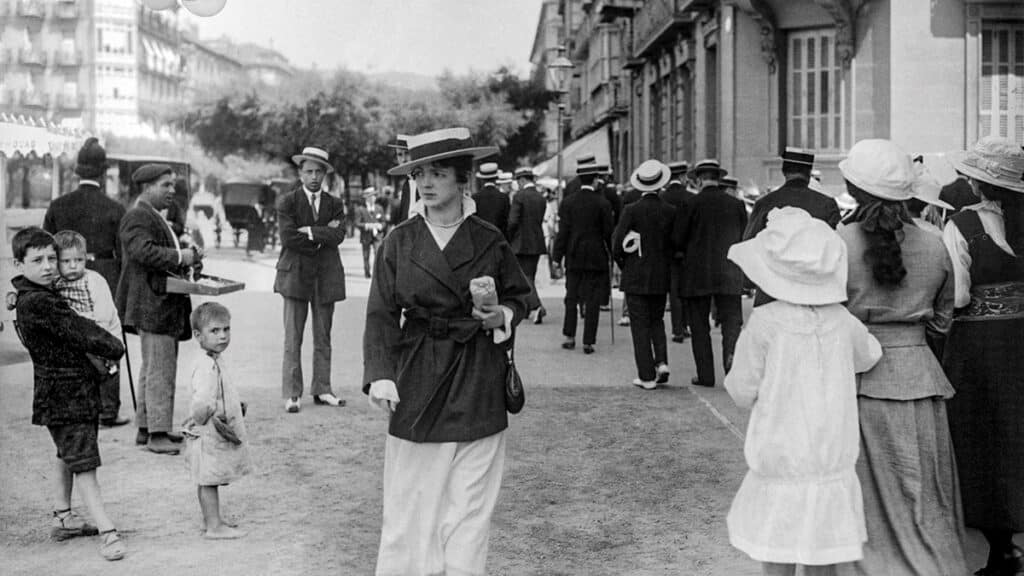 Una exposición revive los años dorados de la aristocracia turística de San Sebastián