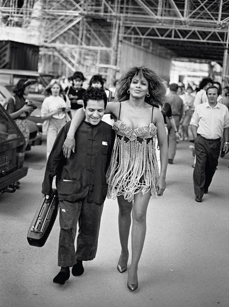 Azzadine Alaïa y la cantante Tina Turner, fotografiados en París en 1989.