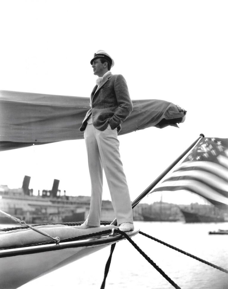 El actor Gary Cooper en un barco atracado en el puerto de Boston, en 1933.