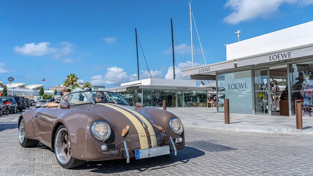 El 'lifestyle' elegante: Marina Ibiza comienza su temporada en un ambiente relajado y exclusivo