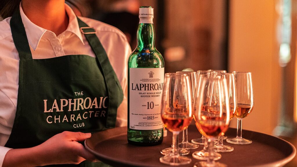Laphroaig, homenajear lo auténtico en una copa de whisky