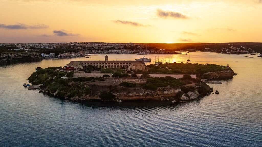 Una exposición del artista estadounidense Mark Bradford inaugura el centro de arte Hauser & Wirth Menorca