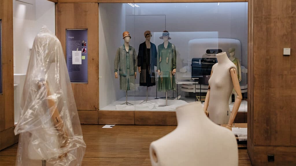 Un viaje entre costuras: recorremos las entrañas del Museo del Traje