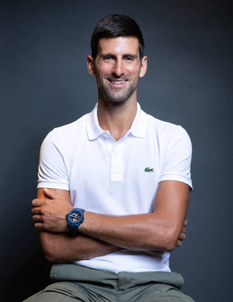 Novak Djokovic vistiendo el emblemático Big Bang de Hublot.