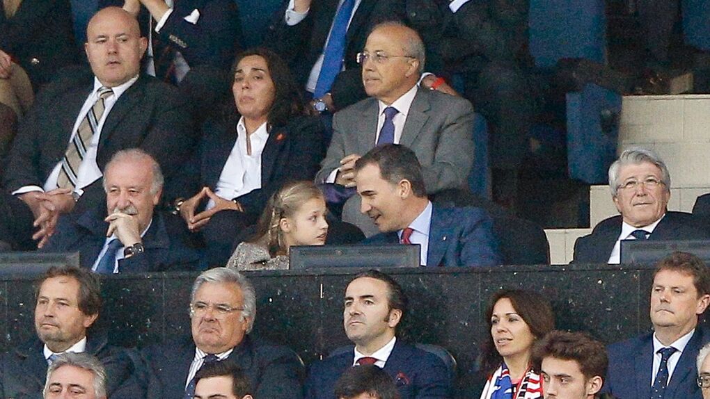 Leonor acompaña al rey Felipe al partido de Champions League