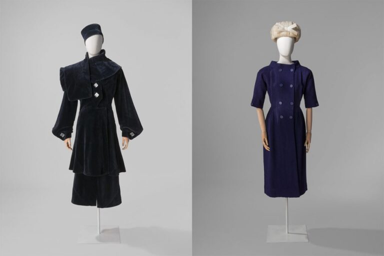 En la imagen, a la izquierda, conjunto compuesto por abrigo y falda, estola y casquete. A su lado, vestido de manga francesa y tocado realizado en 1957.
