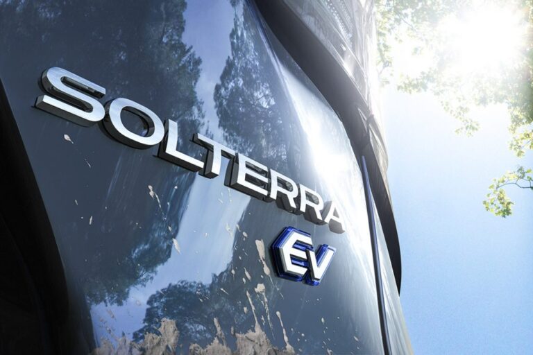 El modelo Solterra reinventa la relación del conductor con la carretera, a través de la utilización de la alta tecnología y la pasión por la aventura.