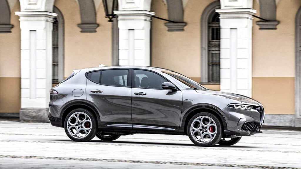 Deportividad eficiente a bordo del nuevo Alfa Romeo Tonale Plug-in Hybrid