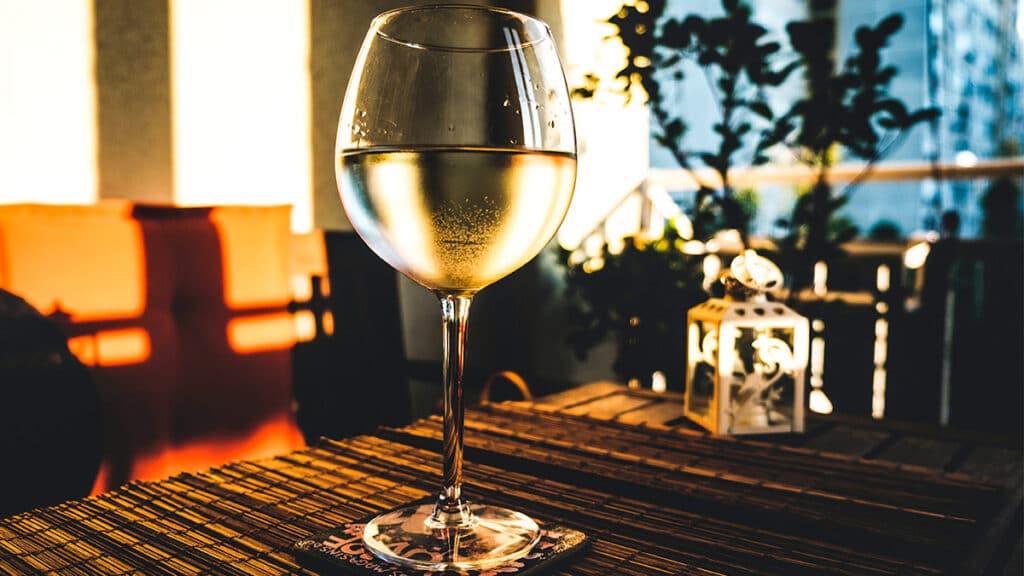 Once vinos blancos para disfrutar este verano