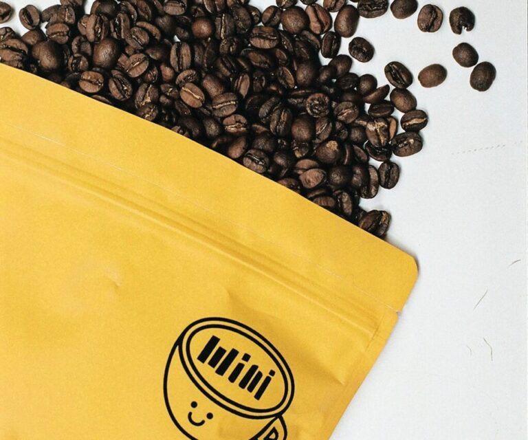 Packaging de los cafés que comercializa Hola Coffee.