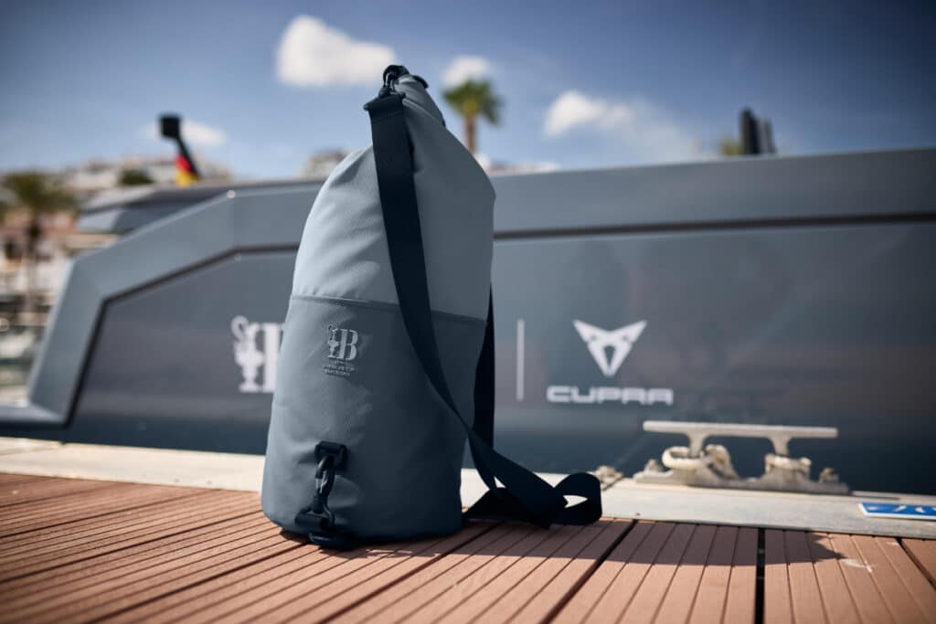 CUPRA también ha lanzado una colección cápsula de ropa y complementos como parte de su acuerdo con la 37ª America’s Cup.