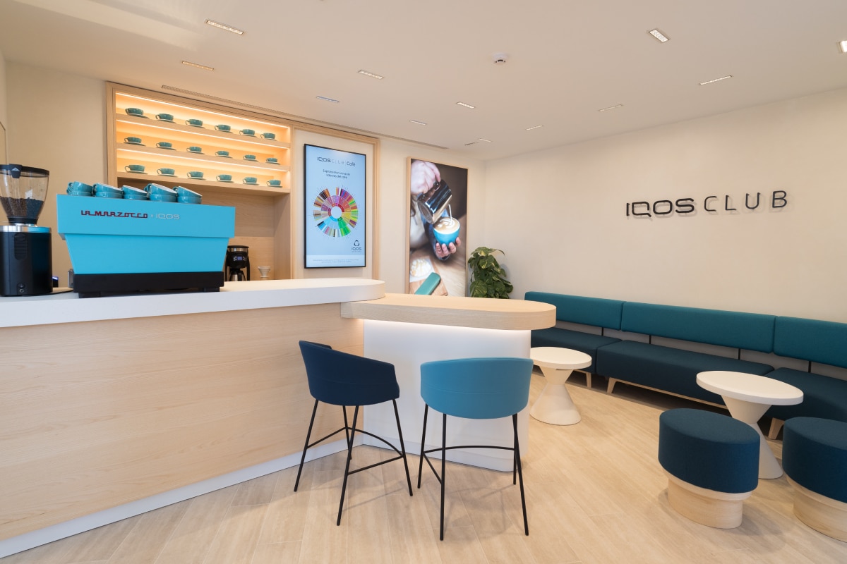 IQOS Club Café en la IQOS Boutique de la calle Serrano 36, en Madrid.