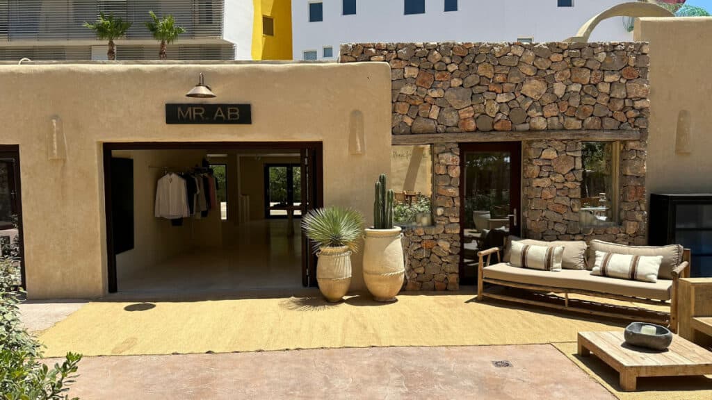 La primera tienda física de MR.AB está situada en el Marina Village Ibiza.